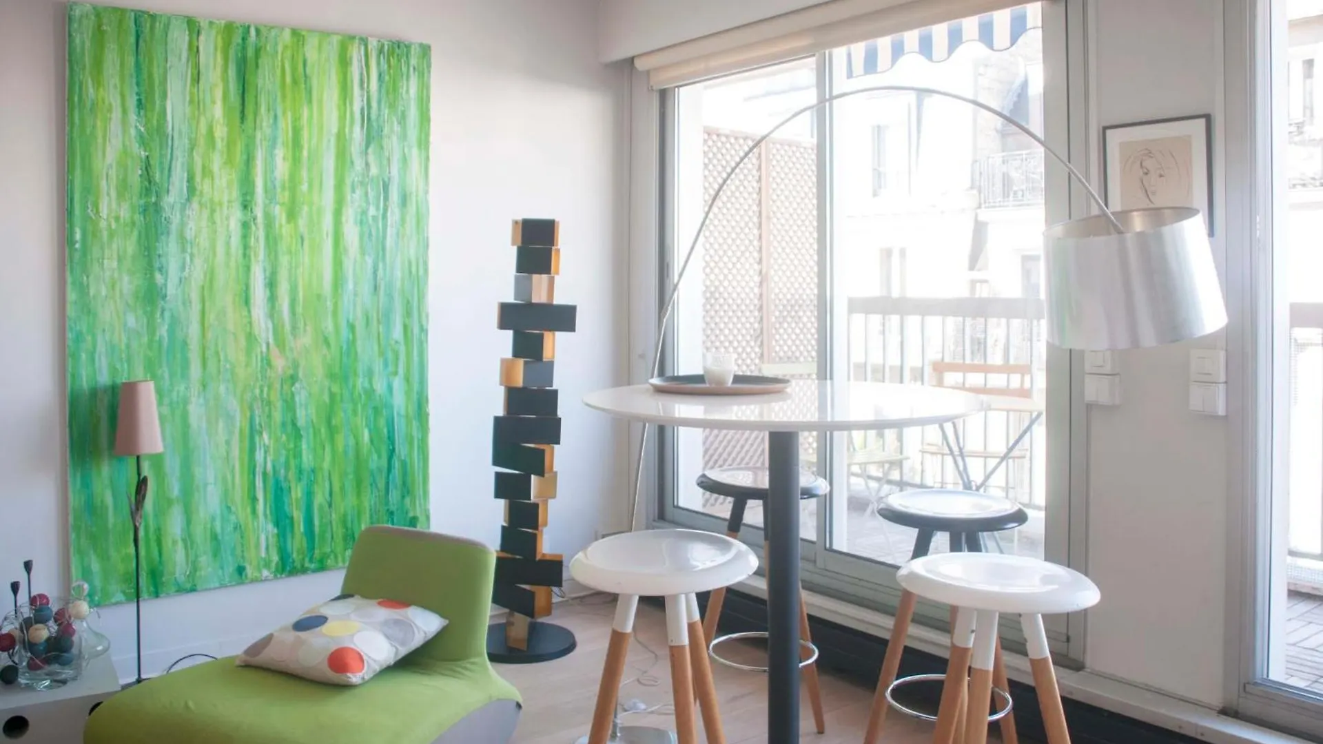 Apartment Cosy With Balcony In The Heart Of